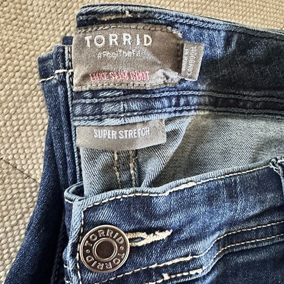 Torrid- Luxe Slim Bootcut Jean Size: 10 Short - Picture 3 of 5